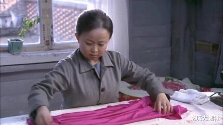 |33岁身高只有1米28的朱洁，不做演员转行当网红，如今日赚五位数