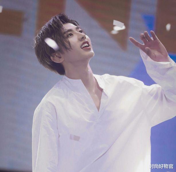 时尚好物官|有眉毛和没眉毛的差别，蔡徐坤颜值瞬间下滑，鹿晗像是换了一个人