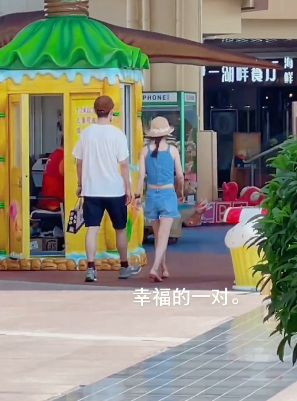 吴倩|张雨剑公开结婚育女后全家出游，与吴倩勾手恩爱满分，女儿颜值高