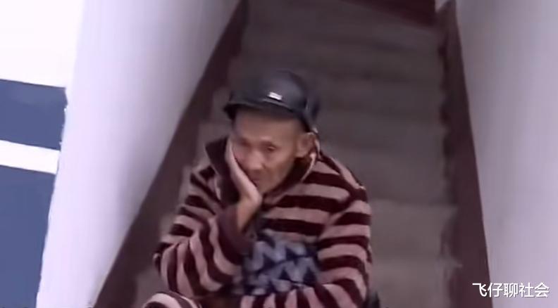社会养老 八旬老人进城养老，被儿媳铁锤打伤，让儿子赶出家门！