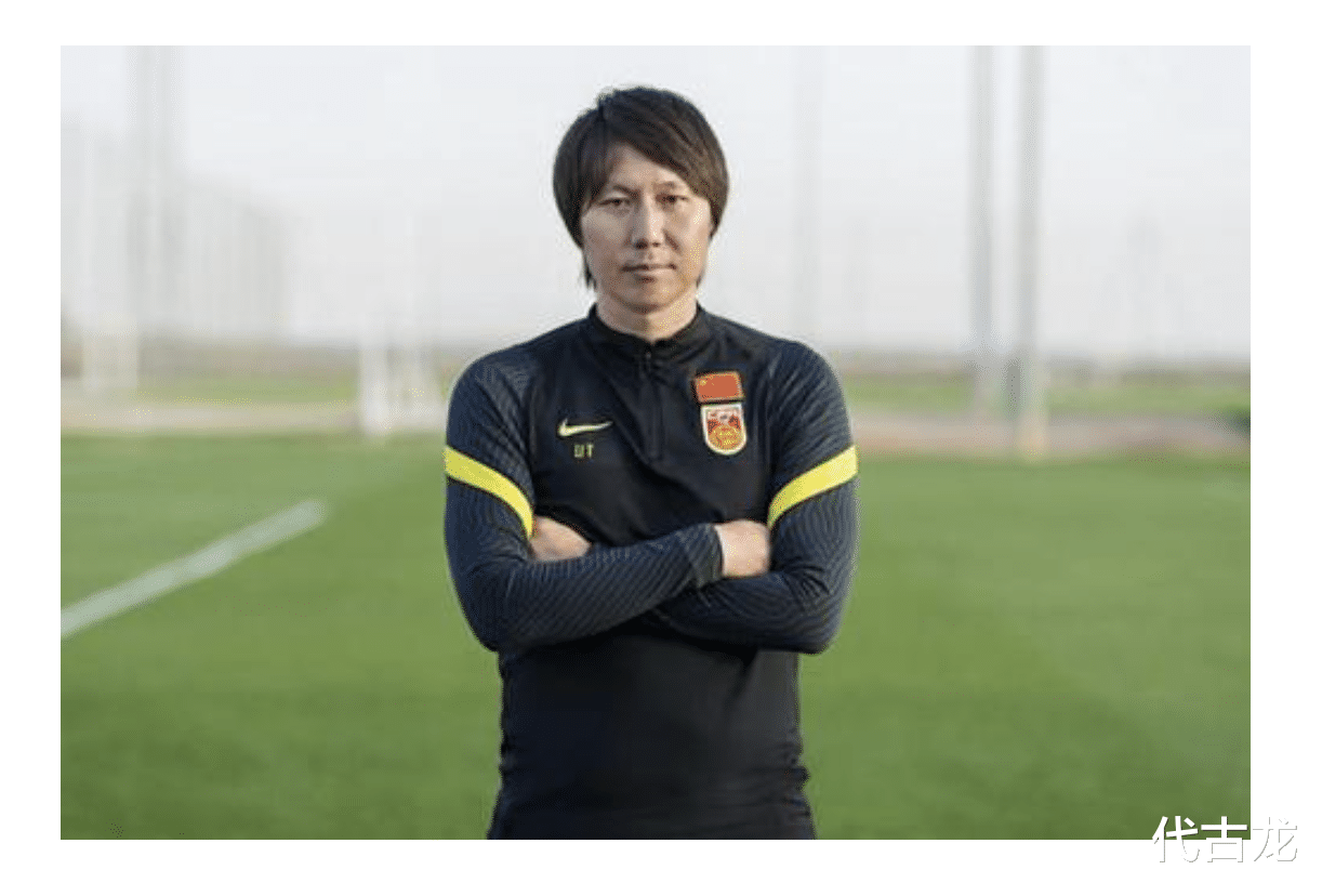 冯潇霆|冯潇霆傅欢作何感想？女足训练赛跑1.7万米，男足场上散步不防守