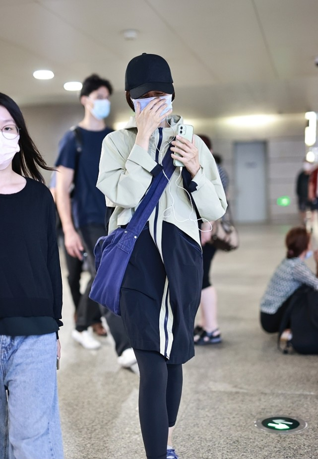 BiuFashion|袁泉的气质真是由内而外散发，“麻袋装”也瞩目，低调不张扬