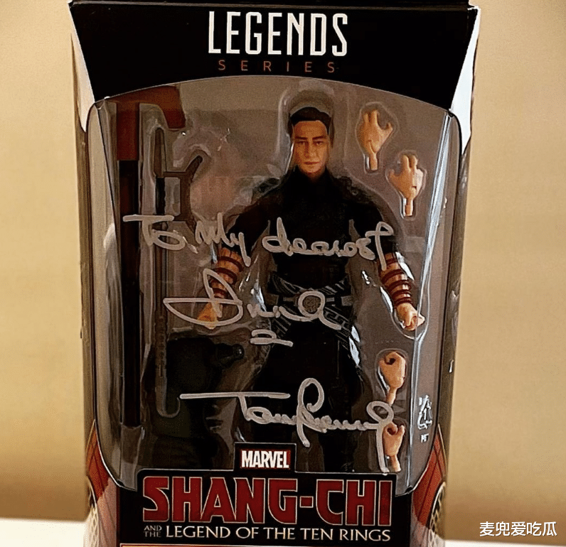 梁朝伟|59岁梁朝伟为名媛庆生?皱纹明显状态不佳,两人贴脸合照不避嫌