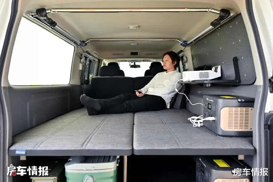 |为钓鱼爱好者打造的日产房车，配2.5L汽油机，能住宿还能拉货