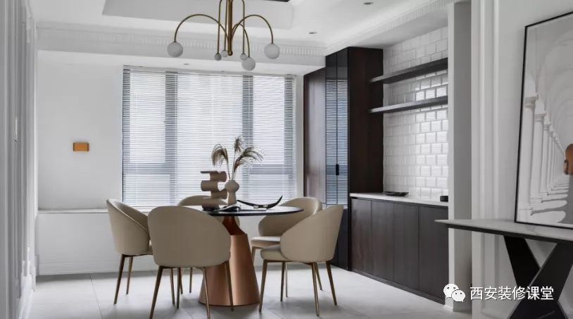 定制餐边柜，不做满墙，留白高级