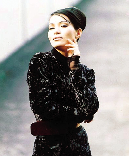 肖浩飞白|25岁走红,50岁出轨,被老公捉奸赔偿800万,潘越云的故事好荒唐