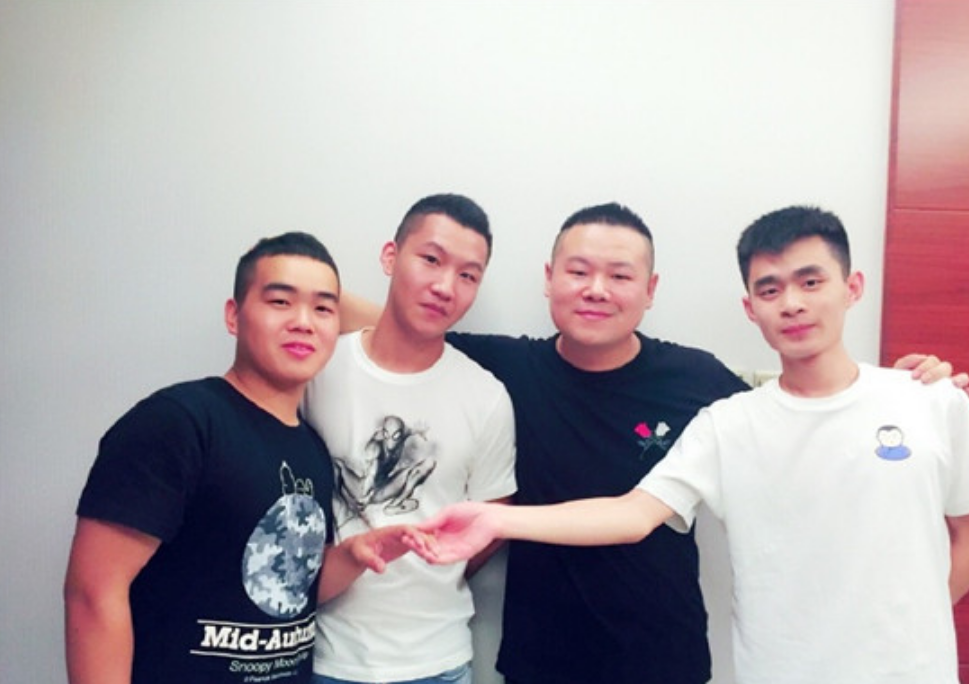 奶果的妈咪 岳云鹏助理太会P图了，要张牛年宣传图，对方上演真人版庖丁解牛