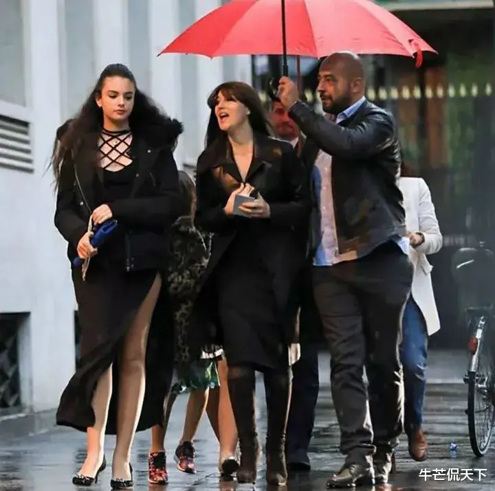 张艺兴|邱淑贞最美女儿这是整容了？脸突然僵成蜡像