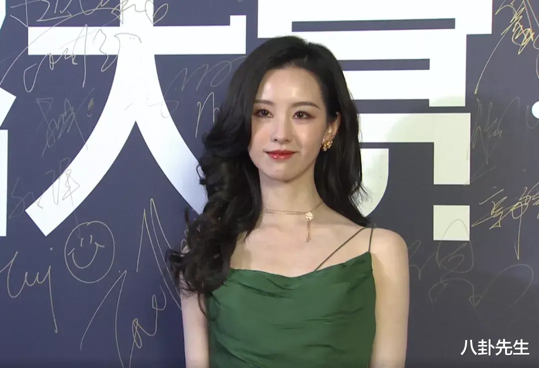 蒋勤勤|最新红毯：蒋勤勤像乡村企业家，程潇红裙诡异，男星穿厚底鞋增高