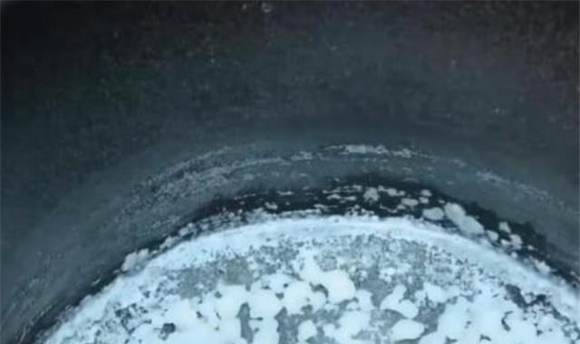 为什么船员宁愿渴死也不喝海水?见过海水煮干后的残渣吗?触目惊心!
