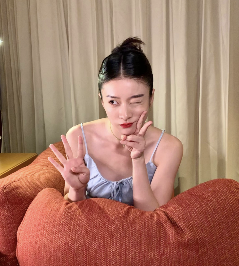 张雪迎|张雪迎重现紫霞仙子名场面，模仿朱茵wink，却被吐槽东施效颦太生硬