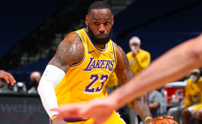 勒布朗·詹姆斯|詹姆斯是歷史第一小前鋒，看實(shí)力和戰(zhàn)績(jī)，也應(yīng)該是歷史第二人