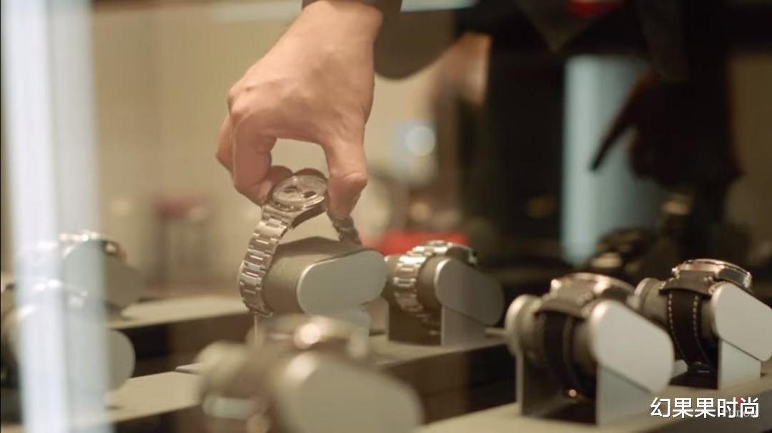 周杰伦|周杰伦拍广告要求清场！全因不可告人「魔术戏法」必须保密