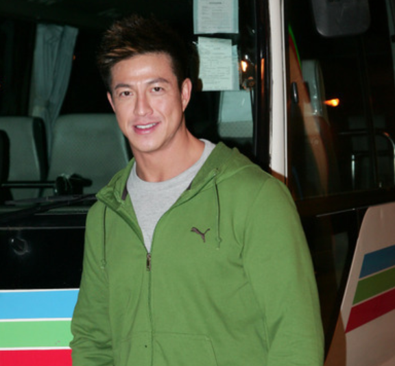 TVB|祸不单行！54岁香港男星因疫情收入骤减，与妻子离婚20年婚姻破裂
