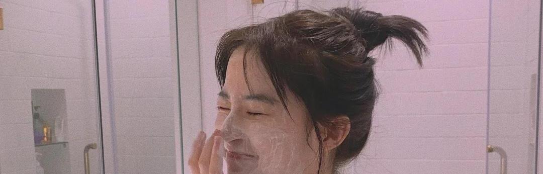 护肤品|敏感肌早上要不要洗脸？三个小细节，让你脸部肌肤更细腻