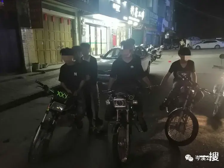 一搜 广西一批“鬼火少年”深夜飙车炸街,刚刚挨抓了