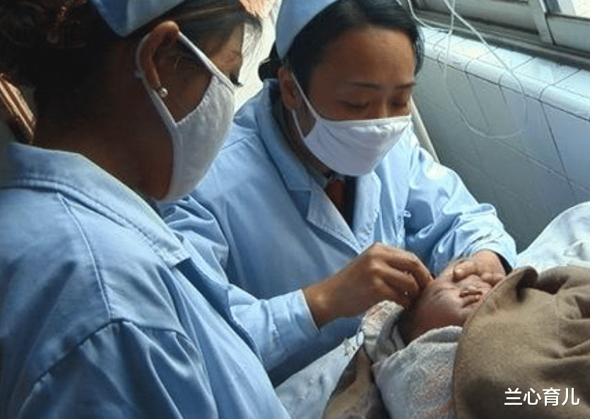 蘭心育兒 14歲女孩成了媽媽，接受采訪時以淚洗面，說出的話令人動容