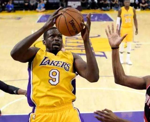 薪水|NBA因伤赛季报销的球员, 他们的薪水该怎么计算？球队会当冤大头吗？