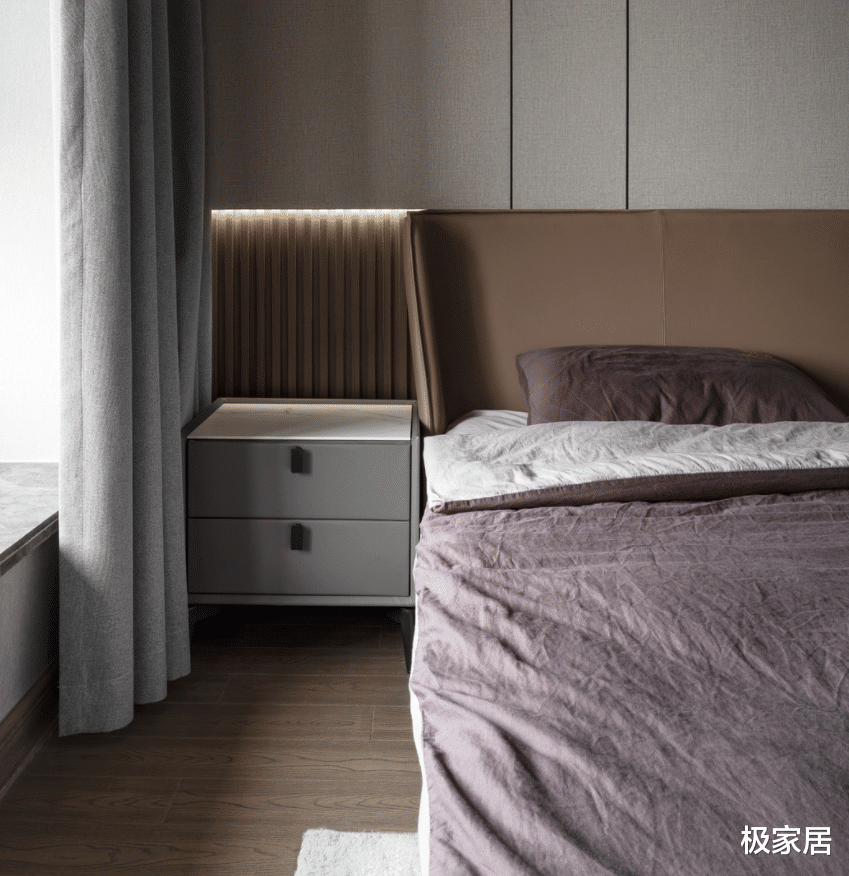 坐拥超大观景阳台,线条勾勒出力量感,筑成独特的三居室