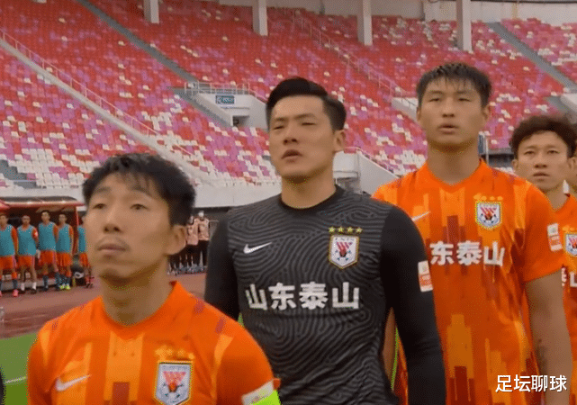 上海申花|第99分钟绝平,1-1!申花绝境下爆发,黑马围攻裁判,鲁能保住榜首