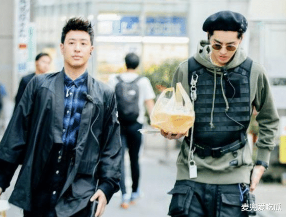 吴亦凡|吴亦凡在自家豪宅被带走？被抓时一脸不服气，穿着打扮相当时尚