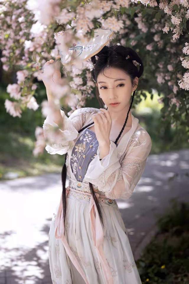 冯提莫|冯提莫又一大型晚会公开？开始跨年营业！不愧是实力型专业歌手