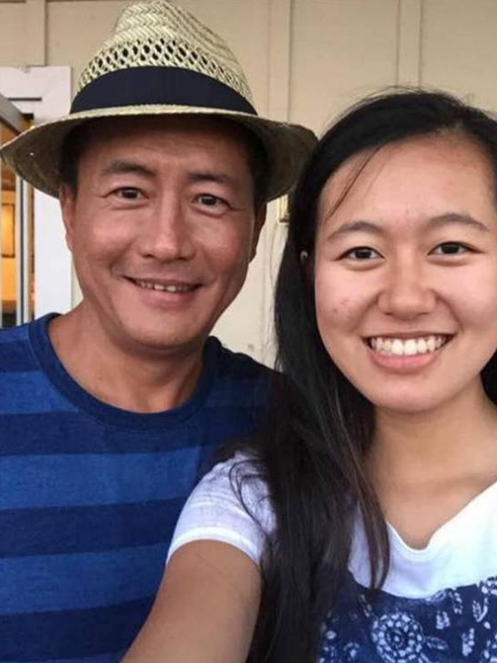 靳东|靳东妻子李佳，晒出近照，打扮低调随性，他们的大儿子实在太帅了