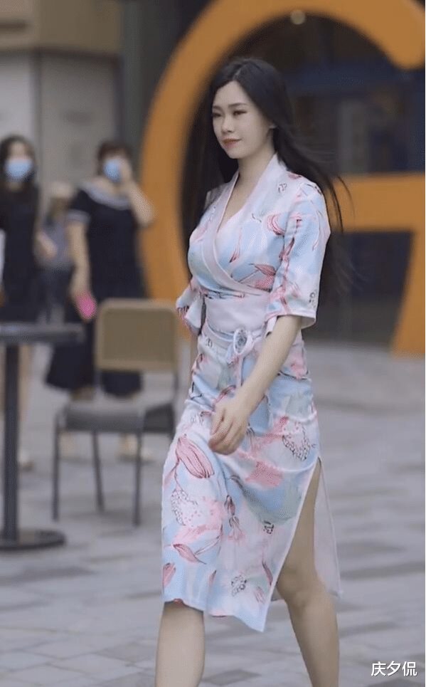 穿衣搭配|职场风的双开叉造型，看着就像“都市美女”，气质十足