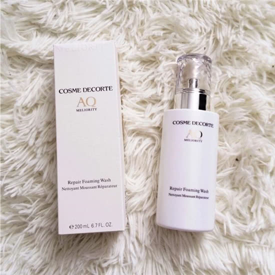 口碑好的洗面奶推荐:让你洗脸的同时给予肌肤润泽、光泽与弹力