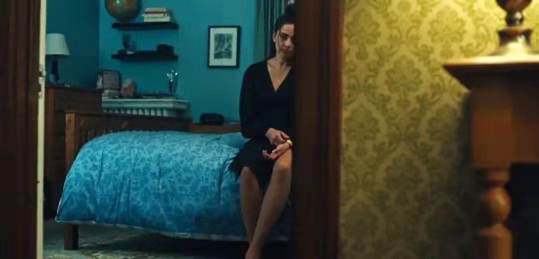 鹰眼|一集入坑，豆瓣评分8.6，鹰眼主演的这部新剧太硬了