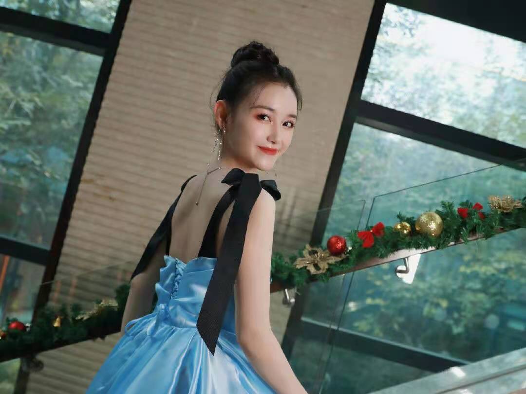 龚俊|光影交错！龚俊李宇春张艺凡谢可寅亮相第八届丝绸之路国际电影节