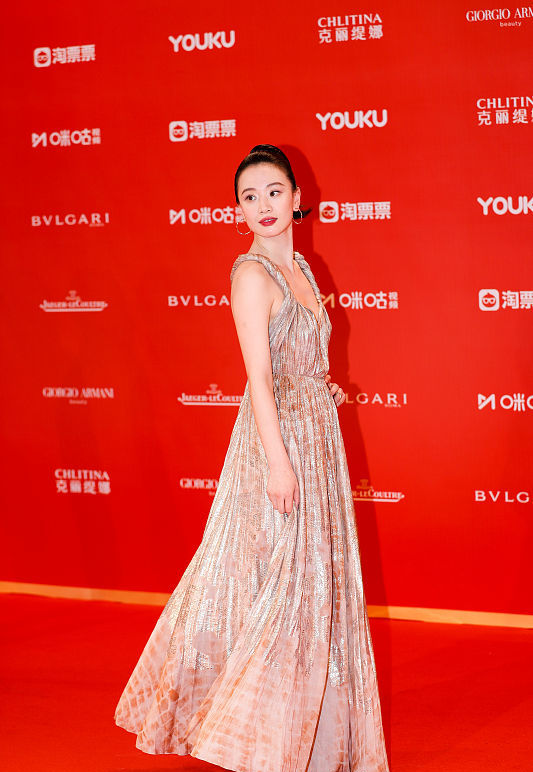 BiuFashion|咏梅和李梦两人把同一条裙子穿出不同感觉，可塑性强，魅力无限