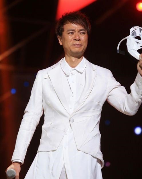 李克勤|54岁李克勤被内地富商灌酒，他一饮而尽不敢拒绝，只因生活所迫！