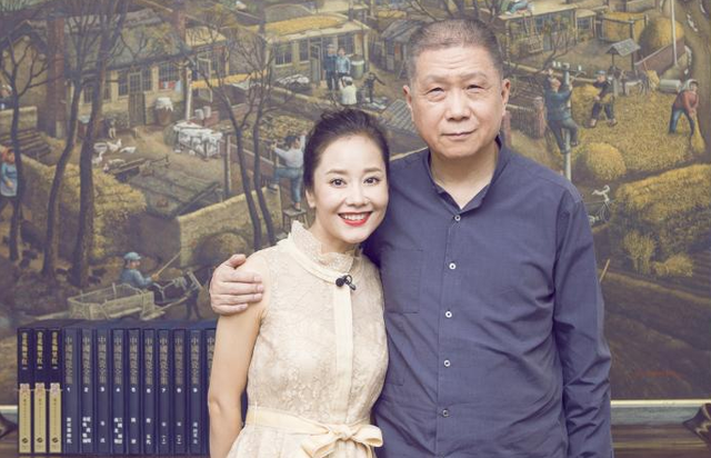 羊脂玉|马未都：珍藏有一件金代玉雕卧虎，青玉质圆雕而成，双目炯炯有神