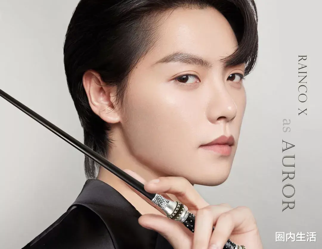 白敬亭|王一博白敬亭今天一起官宣了某代言，后者因为等级较低心生不满？