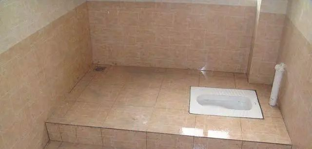 |新房装修，卫生间到底装马桶好还是蹲坑好？幸好我家没装错！