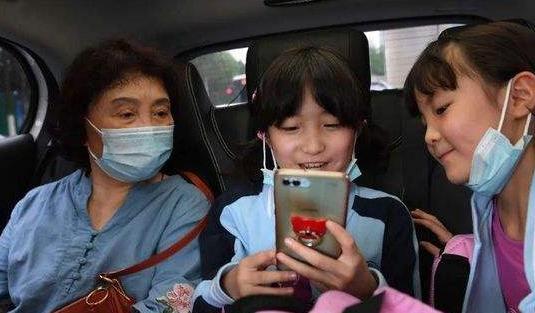 重来|盛海琳60岁执意生下双胞胎，如今已过去11年：如果能重来，不会生