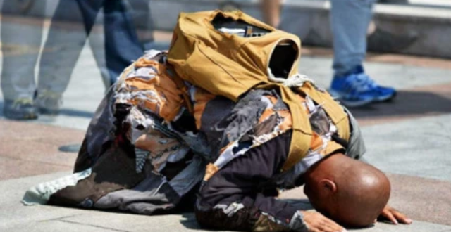 佛教|真正的苦行僧释正弘，三步一拜，走完4大名山，脚上茧比鞋底还硬