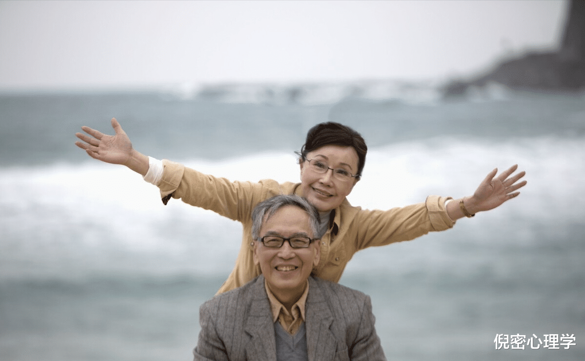 倪密心理学 63岁阿姨哭诉：以为再婚会幸福，可再婚老伴要求过分，我无法接受
