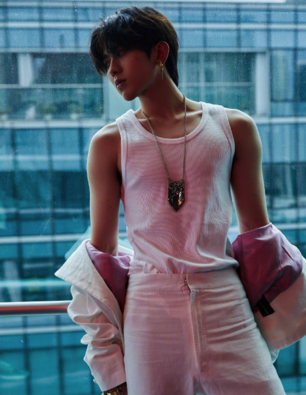 白敬亭|内娱的男明星们看过来：不要再举铁了，求求了！