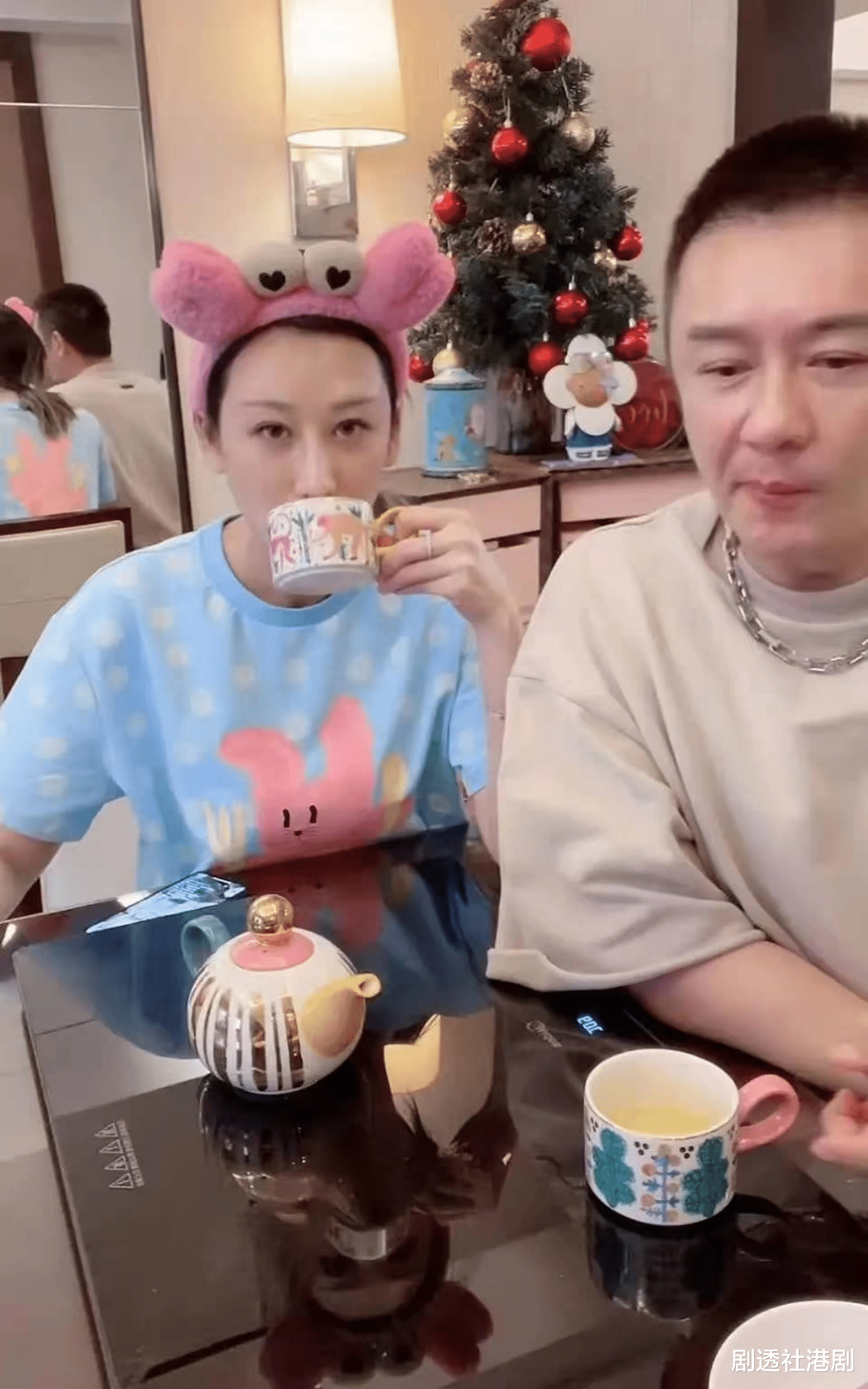 蒋丽莎|剩菜给保姆吃!陈浩民和老婆玩直播,蒋丽莎不当言论惹网友不满