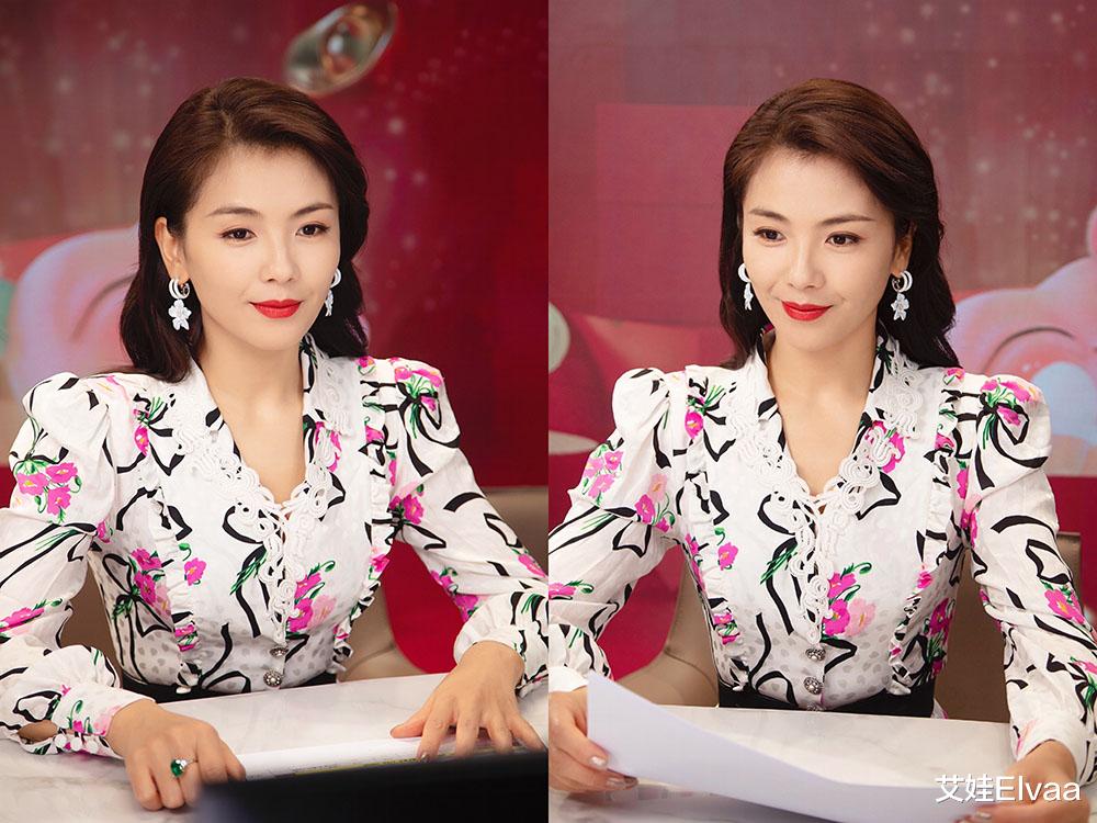 口红|42岁刘涛亲吻亲上瘾，穿花裙子直播，涂口红亲王霏霏太投入