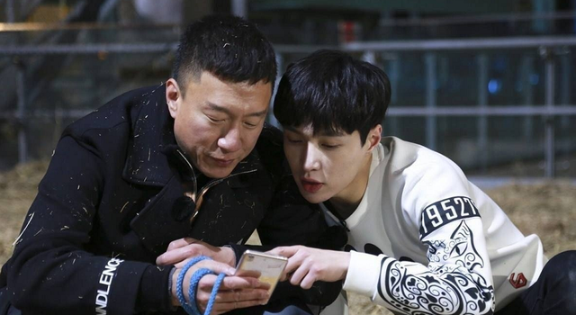 心悦雅萌|张艺兴：多年兄弟感情深，连续5年为孙红雷庆生甘当“跟班小弟”