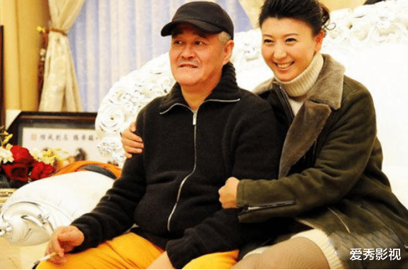 闫学晶|闫学晶利用前夫上位，赵本山助理揭虚伪面具，难怪赵本山将其甩开