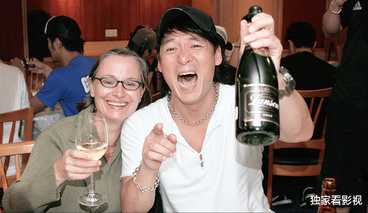 郭德纲|美貌不再也挡不住周华健爱美国妻子35年，90后儿子却看着比爹大？