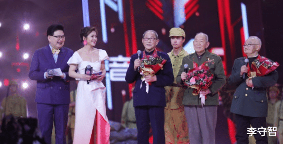 东方卫视|东方卫视主持人洗牌:曹可凡坐镇程雷陈蓉淡出,陈辰加盟凤凰卫视