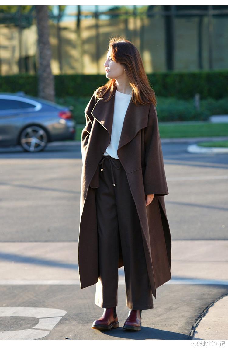 七柒时尚笔记 中年女人穿大衣别配打底裤了，试试这几件下装，优雅气质又显瘦