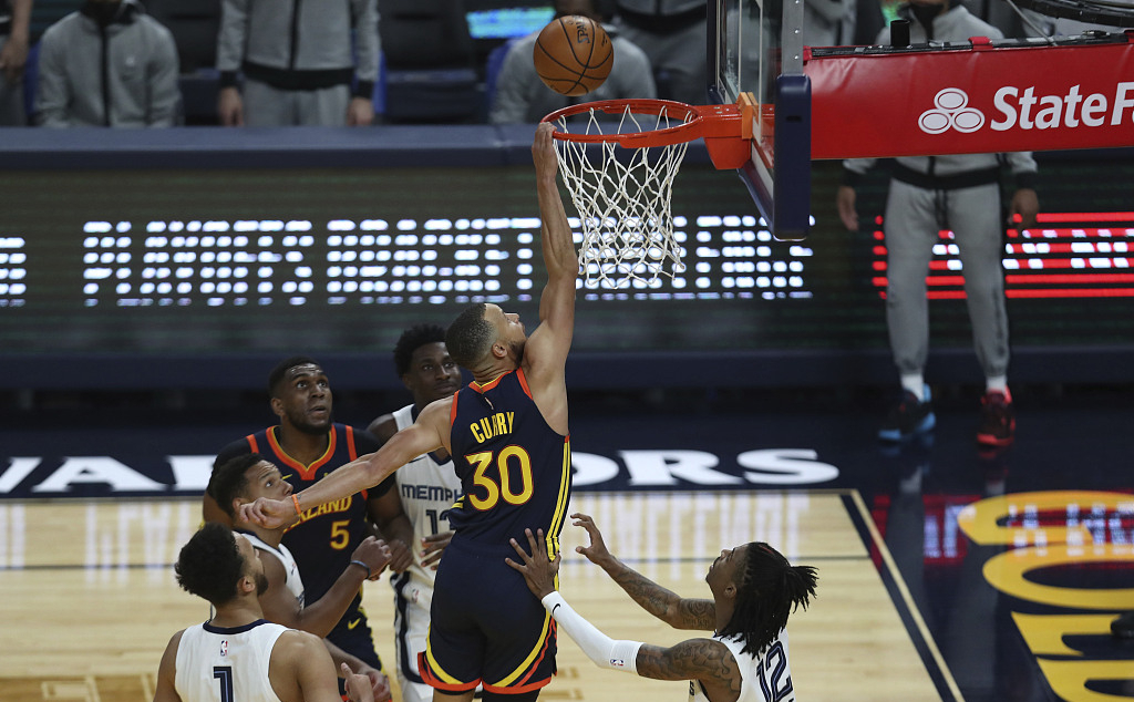 勇士队|再见MVP！再见季后赛！勇士加时输球，科尔真对不起库里