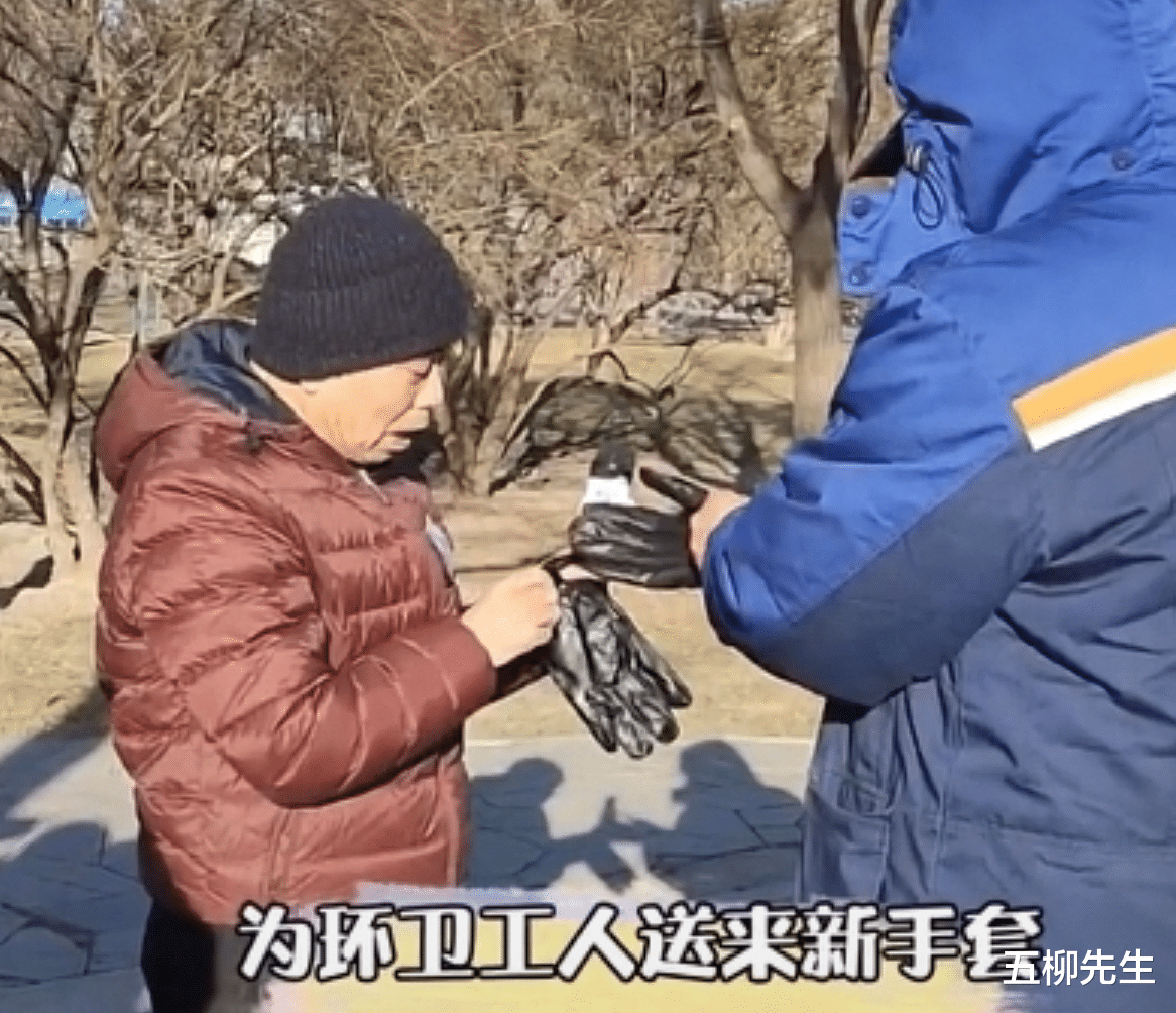 潘长江|老艺术家潘长江现身奥体，为冬奥工作人员送手套，今年会上春晚？