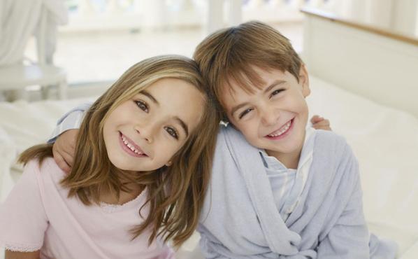 刘彤 “我弟住我家4年，我住院后他却只拿了袋水果，打开后我哭了”